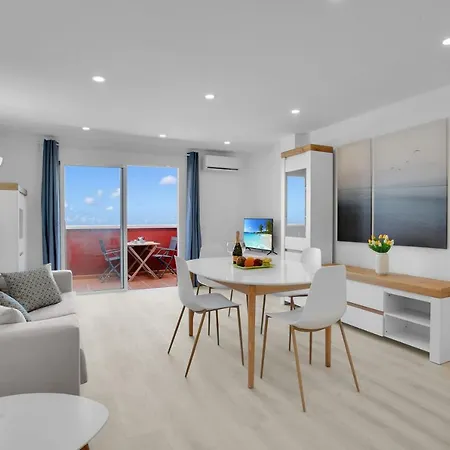 Apartment The Cliffs Penthouse, Huge Terrace, Bbq, Air Con Puerto de Santiago (Tenerife)