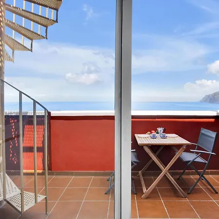 Apartment The Cliffs Penthouse, Huge Terrace, Bbq, Air Con Puerto de Santiago (Tenerife)